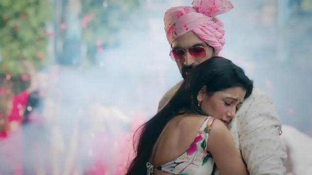 Amruta Exposes Rajiv 