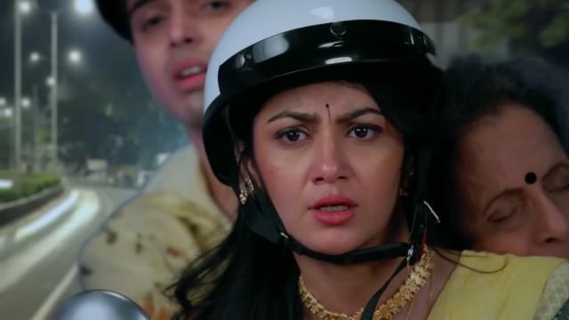 Amruta and Harsh Take Dnyaneshwari to the Hospital 