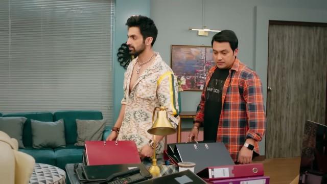 Amruta Gets a Job in Delhi 