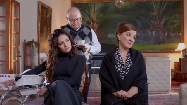 Arturo intenta matar a Juancho al descubrir sus planes de fuga