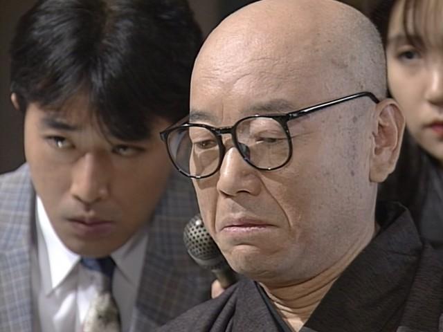 （７３）