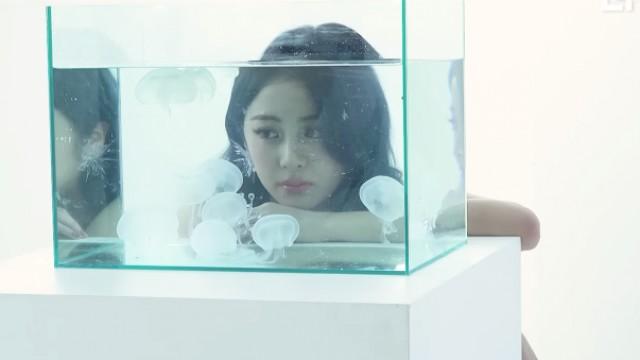 HUH YUNJIN 'Jellyfish' Concept Photos Behind