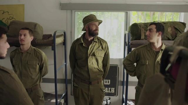 דייט, חייזרים וטירונות בגולני