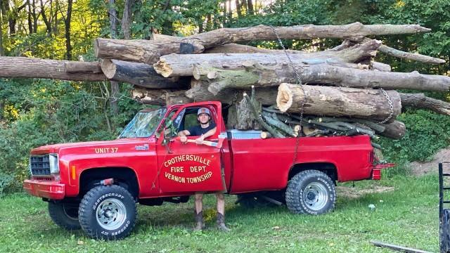 Squarebody Hauls 32,000lbs in Logs