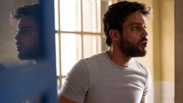 Andrés decide hacerse cargo de la deuda de Leonidas