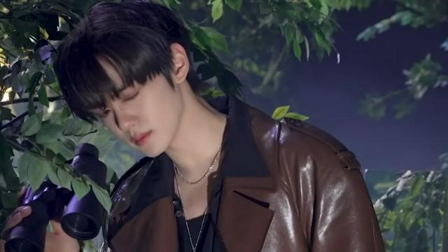 The 5th Mini Album 「 BLUE PARADISE 」 Jacket Behind