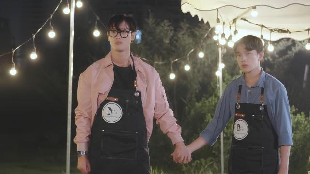 Hold Hands Tightly