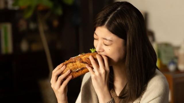 東京とベーコンサンドイッチ