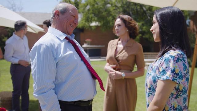 Luis Emilio ve a Diana por primera vez
