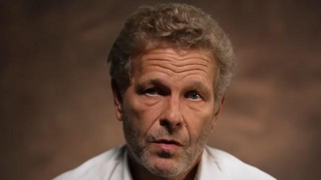 MALAYSIA AIRLINES: IL PERD SA FAMILLE DANS LE PLUS GRAND MYSTÈRE DE L’HISTOIRE DE L’AVIATION (MH370)