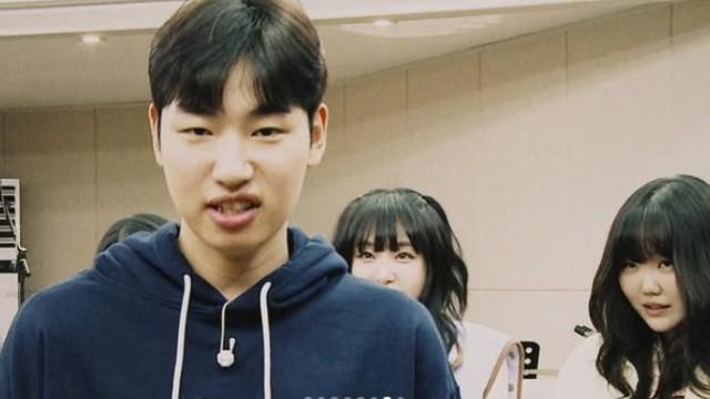Top Singer Scolds Ordinary People