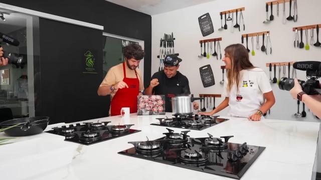 Ele Não Percebeu Que Eles Eram Gêmeos