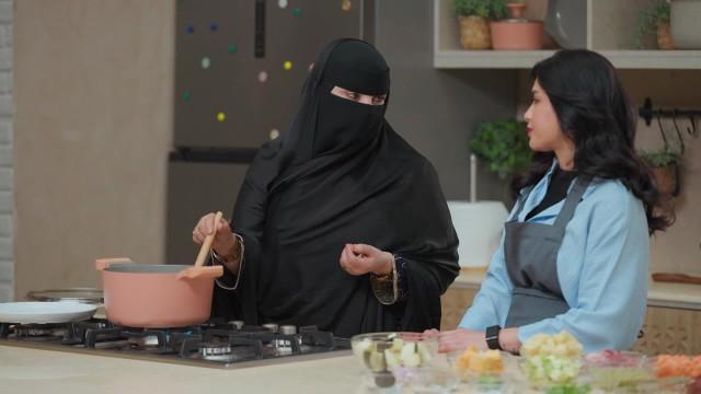 مرق خضار باللحم وغريبة باللوز