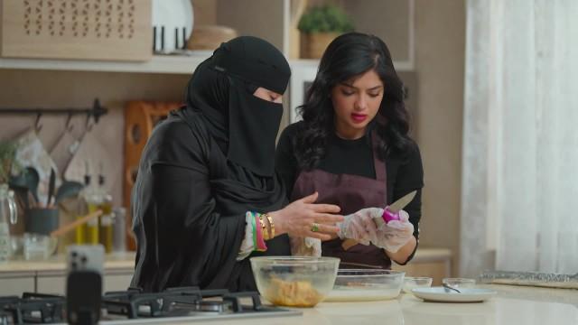 مندي لحم وكيكة فانيلا