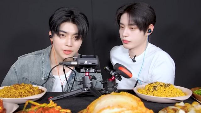 GUNJI STORM's ASMR Mukbang & Q&A (Earbuds Recommended)