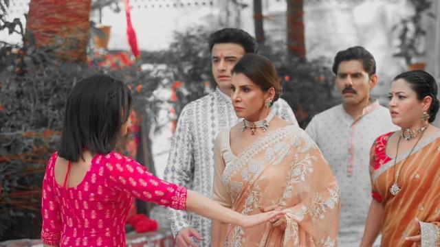 Armaan Stands by Abhira