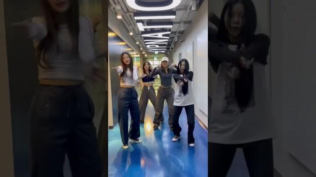 복도에서 선배님과 우연히 스치면⁉ #ITZY #예지 #유나 선배님과 함께 #Big_wave_Challenge #Shorts