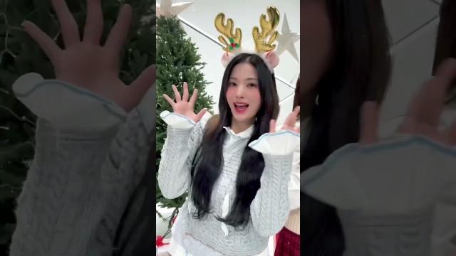 "Do you know what I want for Christmas?" #NMIXX #엔믹스 #Funky_Glitter_Christmas #Shorts