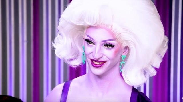 Monét X Change & Miz Cracker Curl Your Hair!