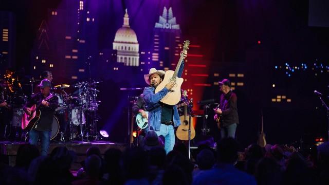 ACL 10th Annual Hall of Fame Honors Garth Brooks