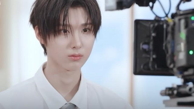 "FREEZE" M/V Behind 
