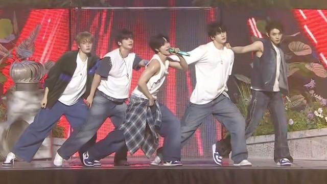 ‘Danger’ stage @ 2025 Weverse Con Festival