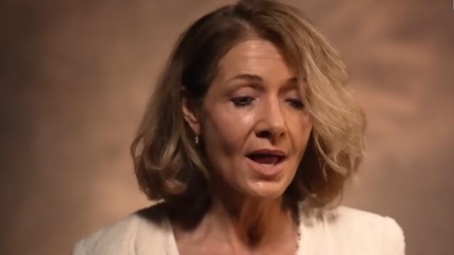 À L'ÂGE DE 16 ANS, ELLE EST LA SEULE SURVIVANTE D'UN CRASH D'AVION !