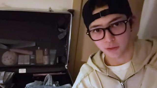 MC HANBIN's VLOG | What's in My Suitcase?
