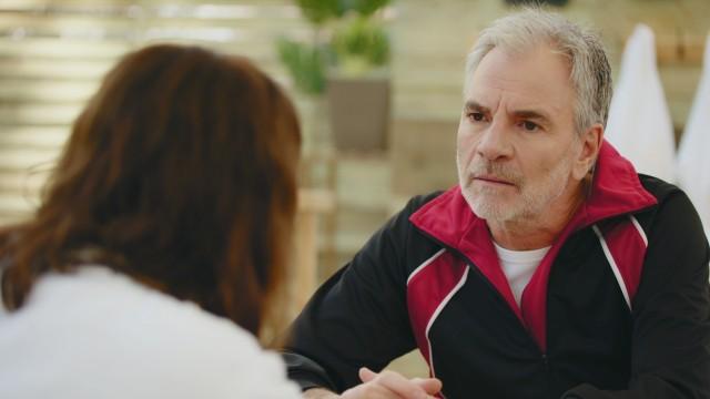 Carlos intenta negociar con Karla