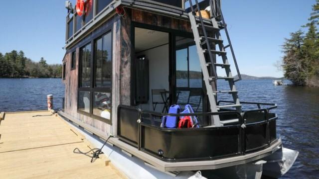Pontoon Boat Cabin