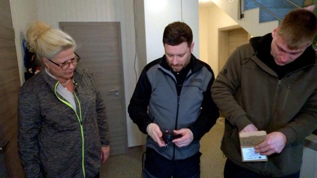 Sicher ist sicher: Silvia hat Angst vor Einbrechern!