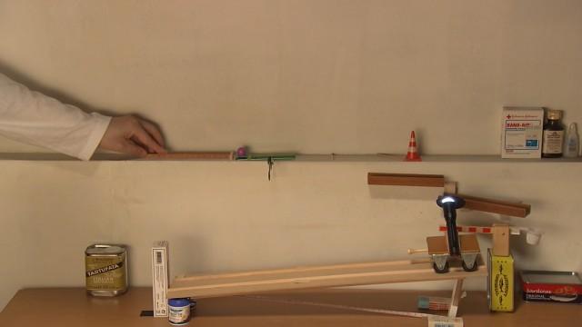 ▽なにやら懐中電灯が登場するピタゴラ装置!?