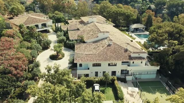 On vit 24H dans une VILLA à 40 MILLIONS D'EUROS ! (y'a un étage secret)