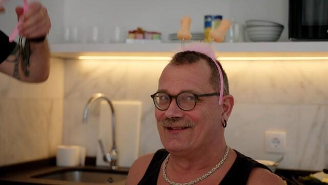 Can you show me where the biff is?