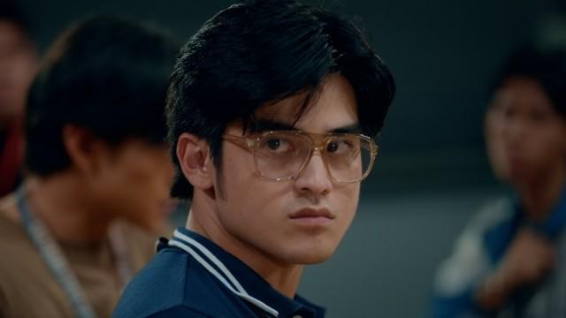 The snatcher and cop go undercover as students!