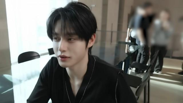 THE 1ST FULL ALBUM ❝NEVER SAY NEVER❞ ‘NEVER’ Film Behind