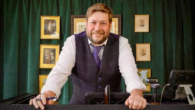 The Vast Auction Hero
