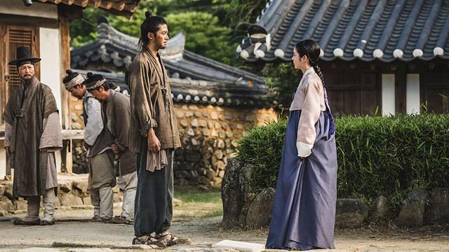 TWO. THE WIND THAT STIRS IN MAPO