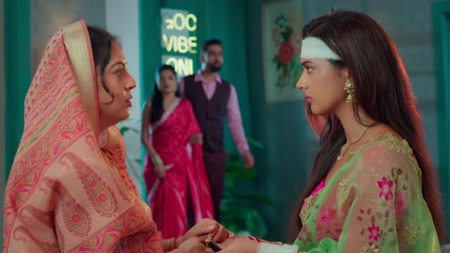 Gayatri's Behaviour Troubles Katha
