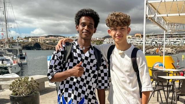 U-Boot-Fahrt und Karaoke-Show