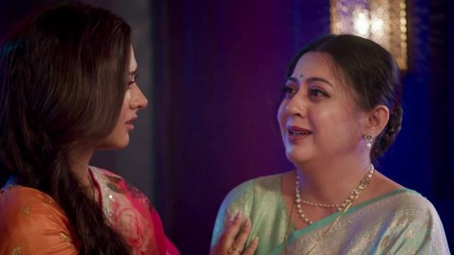 Gayatri Confesses to UV