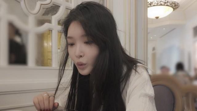 CHUNG HA at Disneyland Hong Kong