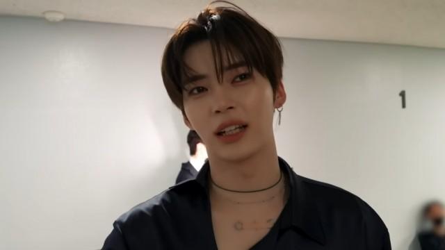  THE 1ST FULL ALBUM ❝NEVER SAY NEVER❞ Showcase & Music Show Behind