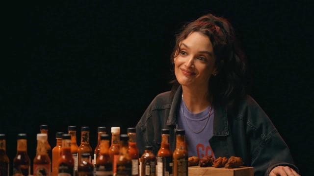 Charlotte LeBon enflammée entre le Québec et la France