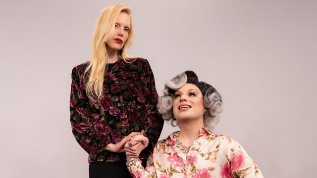 Lorelay Fox entregando beleza e skincare de pele madura