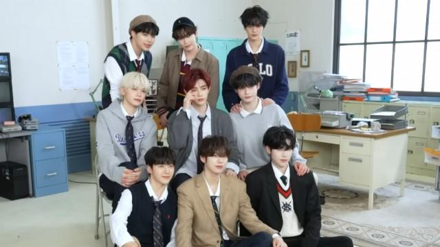 2026 SEASON'S GREETINGS '(0_1) World' Behind