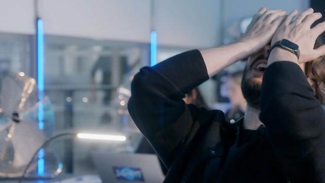 Scammers Caught Conning on CCTV