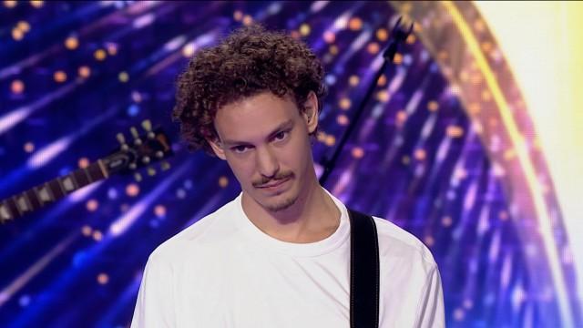 "הבן של" מגיע