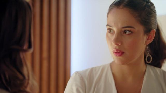 Ayelén recibe un inesperado mensaje