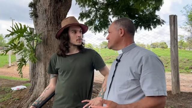 Levei um PADRE pra pescar